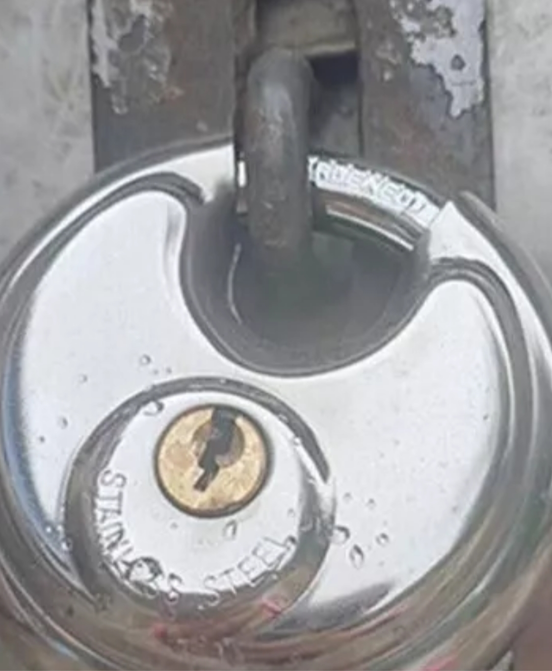 Discus padlock 5 pin bump key
